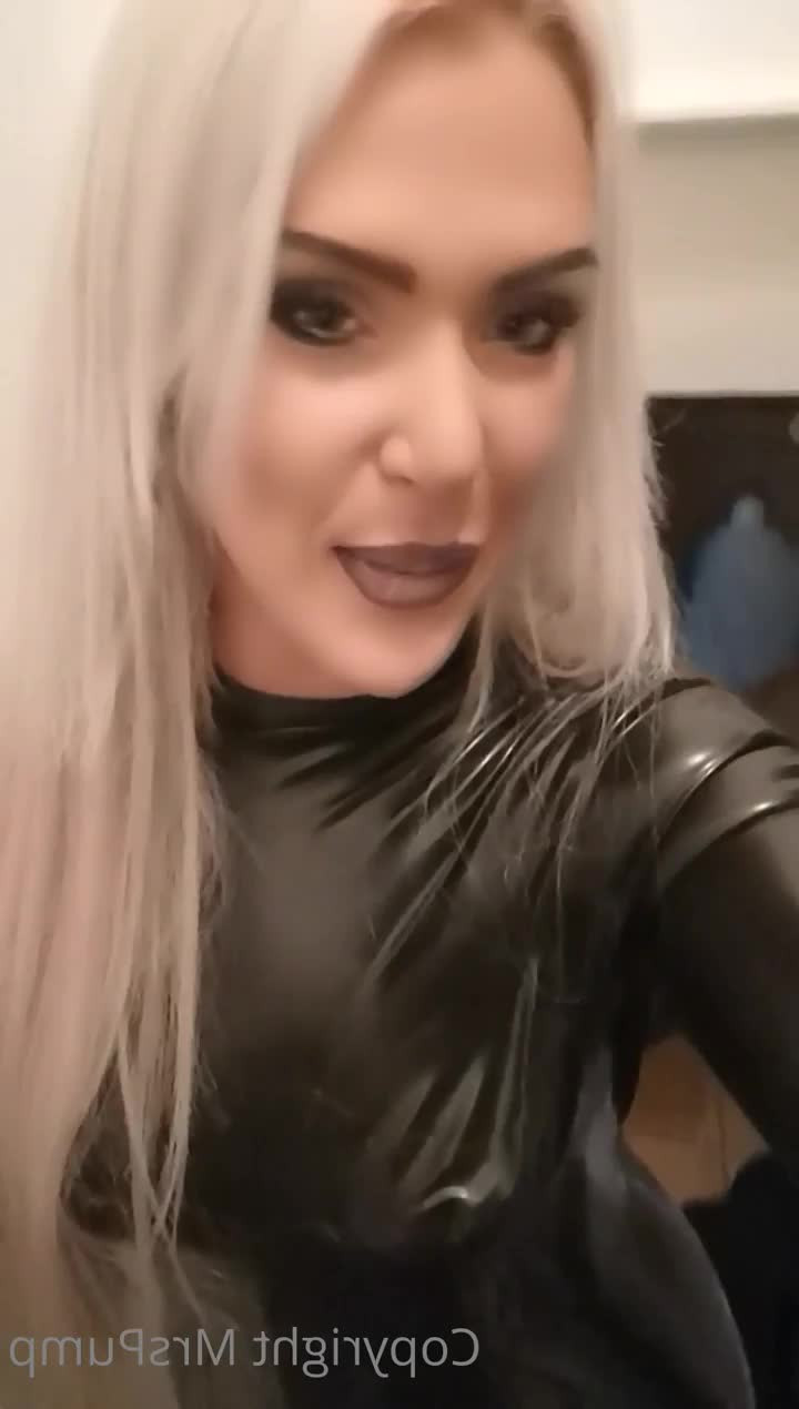 ❤MrsPump❤ [ mrspump ] - Hi boys, it’s Mommy’s birthday so you better show me some love