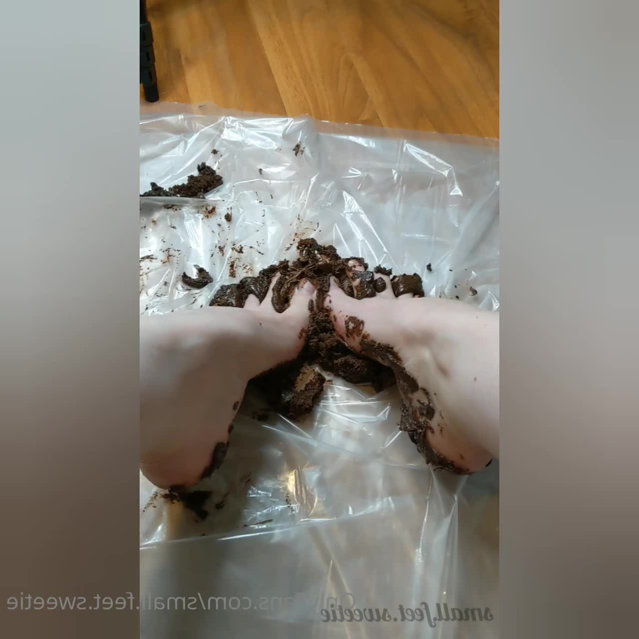 Goddess Alyssa [ small.feet.sweetie ] - Kommst du mit    Will you accompany me - ePornLeak