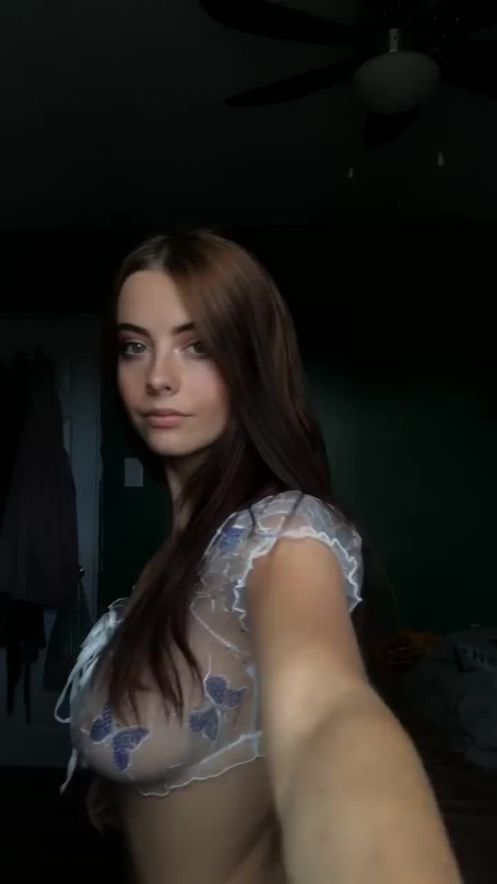 Julia Burch [ julia.burch ] - Ugh I gotta wash my sheets again - ePornLeak