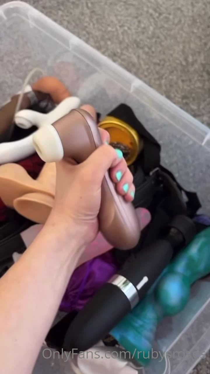𝐫𝐮𝐛𝐲 ✨ [ rubysroses ] - Cleaning up for some play😉