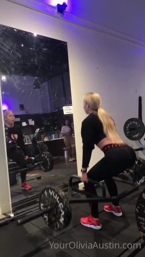 Olivia Austin [ oliviaaustinxxx ] - Here the frist dick pic