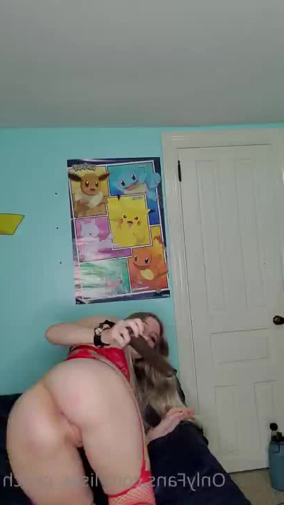 Lises_peach - Titties out and nice and wet