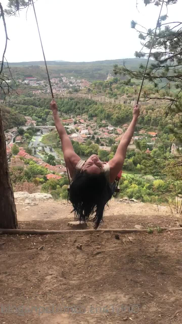 Daqna Gold [ daqnagold ] - When you nut and get some on your phone who s licking it up heh