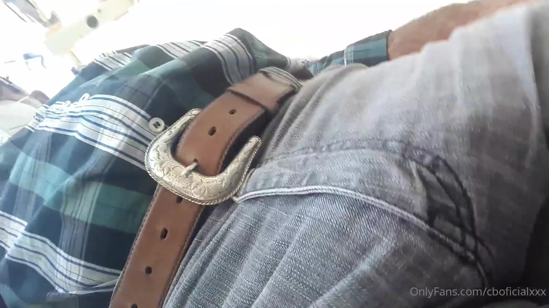 CowboyCavalao [ cboficialxxx ] - Want to see me fall in my 10 inch pleaser heels during my last shoot 