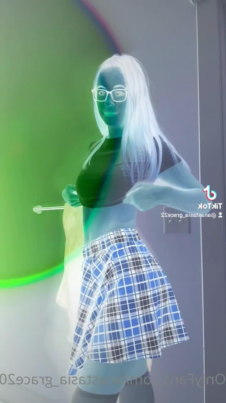 Anastasia Grace [ anastasia_grace20 ] - Old bike  new slip  perfect combi - ePornLeak
