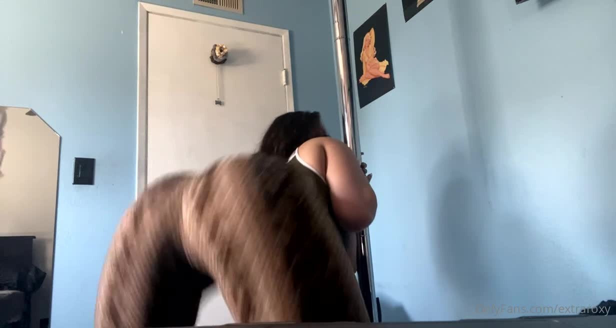 roxanne [ extraroxy ] - I love relaxing in the bath...it's so soothing! Would you get in with