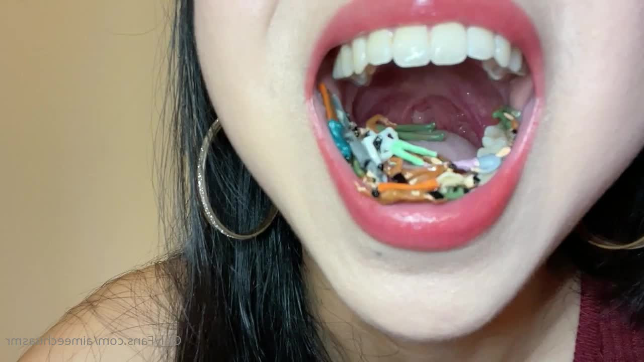 Aimee Chu [ aimeechuasmr ] - Come eat it