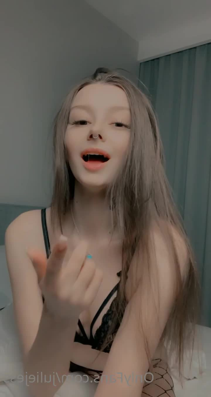 Julie Jess [ juliejess ] - Do you wanna know how dirty I can be? 😈