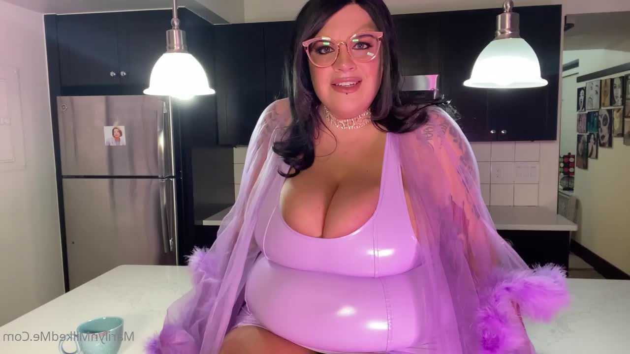 Marilyn Mayson [ marilynmilkedme ] - Hungry? May I sit on your face