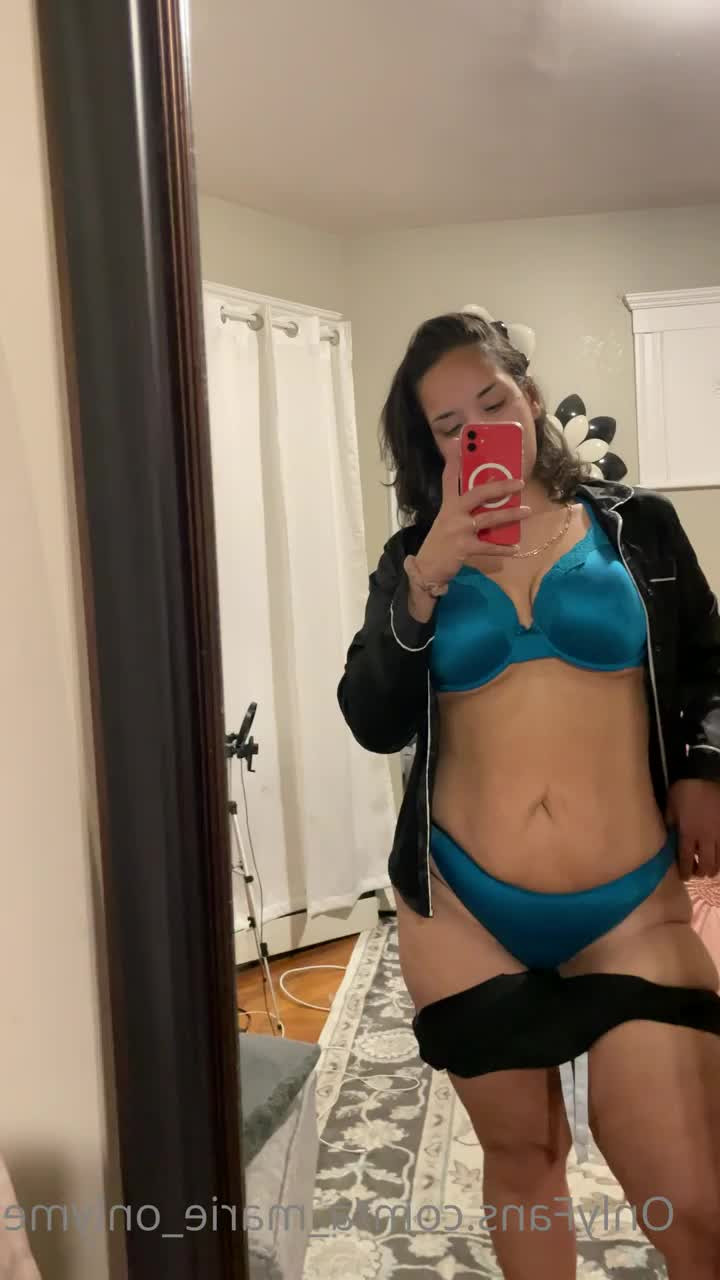 A Marie [ a_marie_onlyme ] - VIDEOCALL AND SEXTING HOURS  ask for special deals
