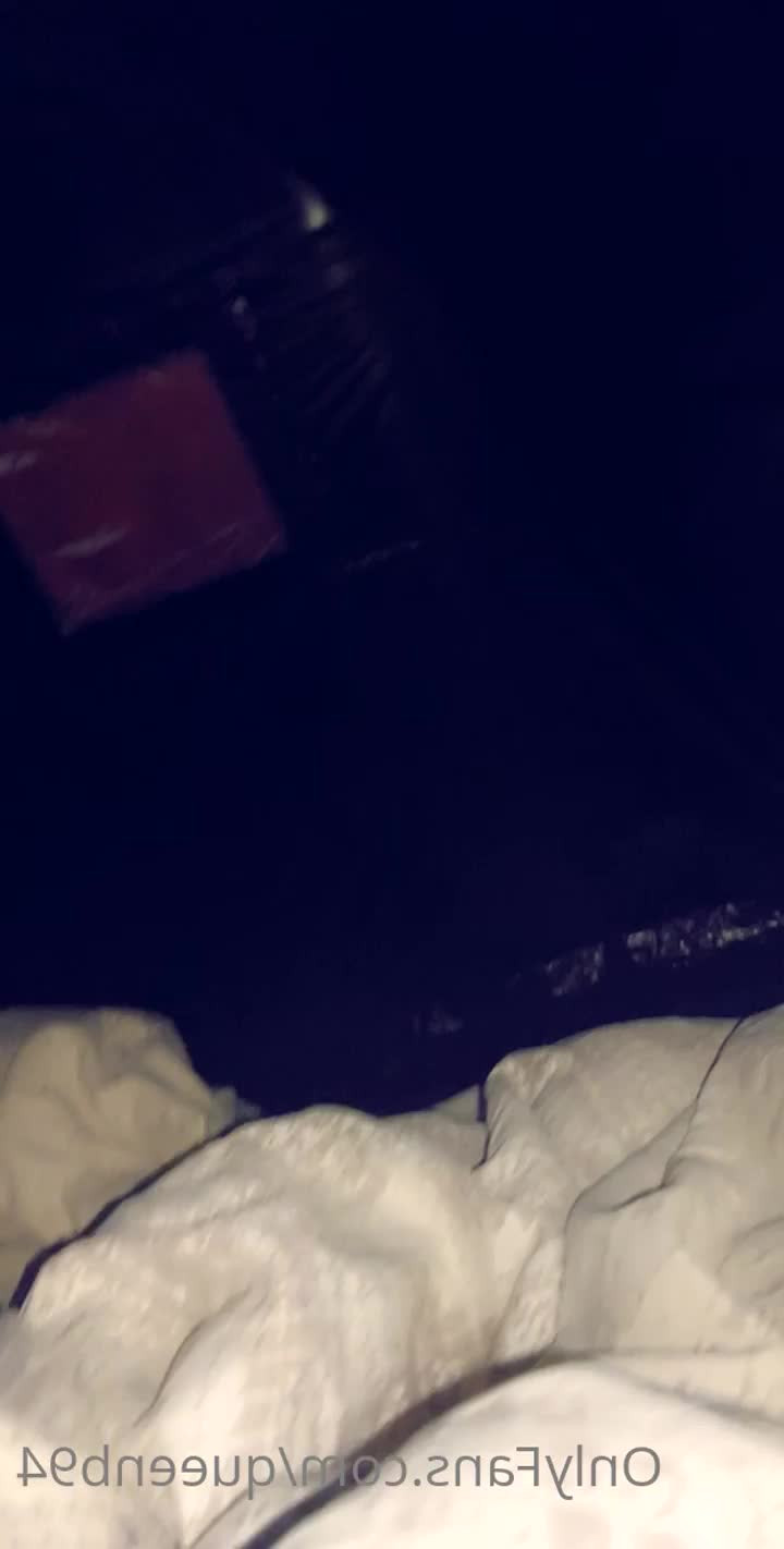 S3XTING NOW 💦 | YASMIN 💖 [ yasbaker ] - Karen, is a respected food critic and has just gave this restaurant a