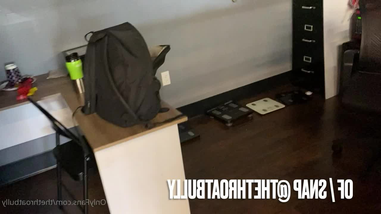 Leah [ thethroatbully ] - Quieres un poco de esto  Ven  te estoy esperando nwn