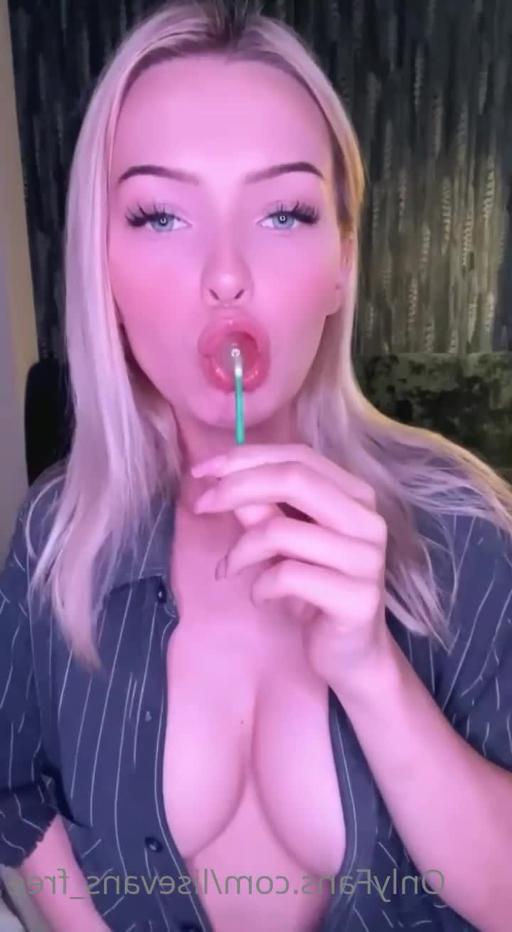 Evans Feet [ evans_feet ] - Happy weekend    Let Maid Cosmic serve you - ePornLeak