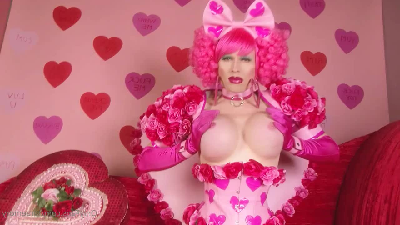 Tara Emory [ taraemory ] - First fan to tip me 15 will receive my bundle worth 250 💕