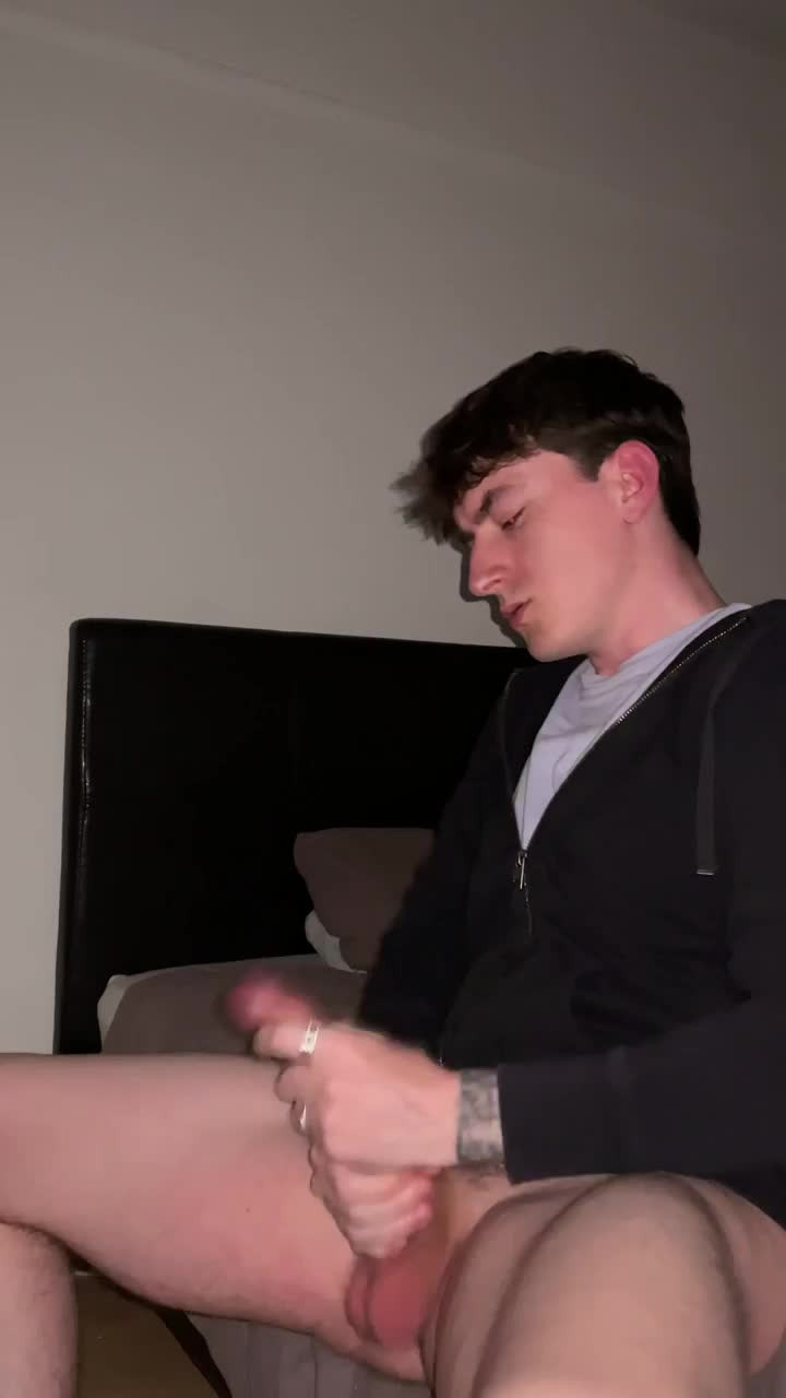 Mickey Bo [ thealleycat ] - I just finished fucking myself like crazy  I want your cock inside me