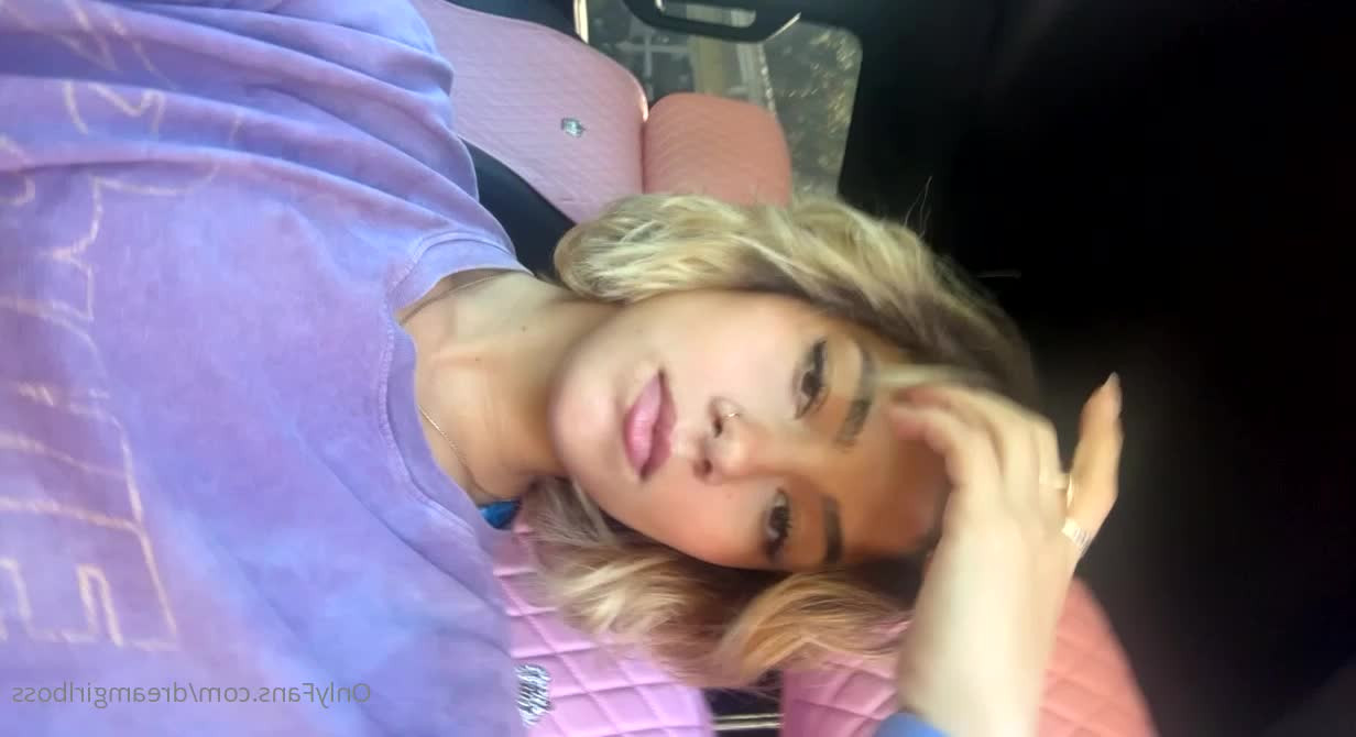 thatfloridagirl - 2 girls 1 bed 🤤🤤 @stellabarey