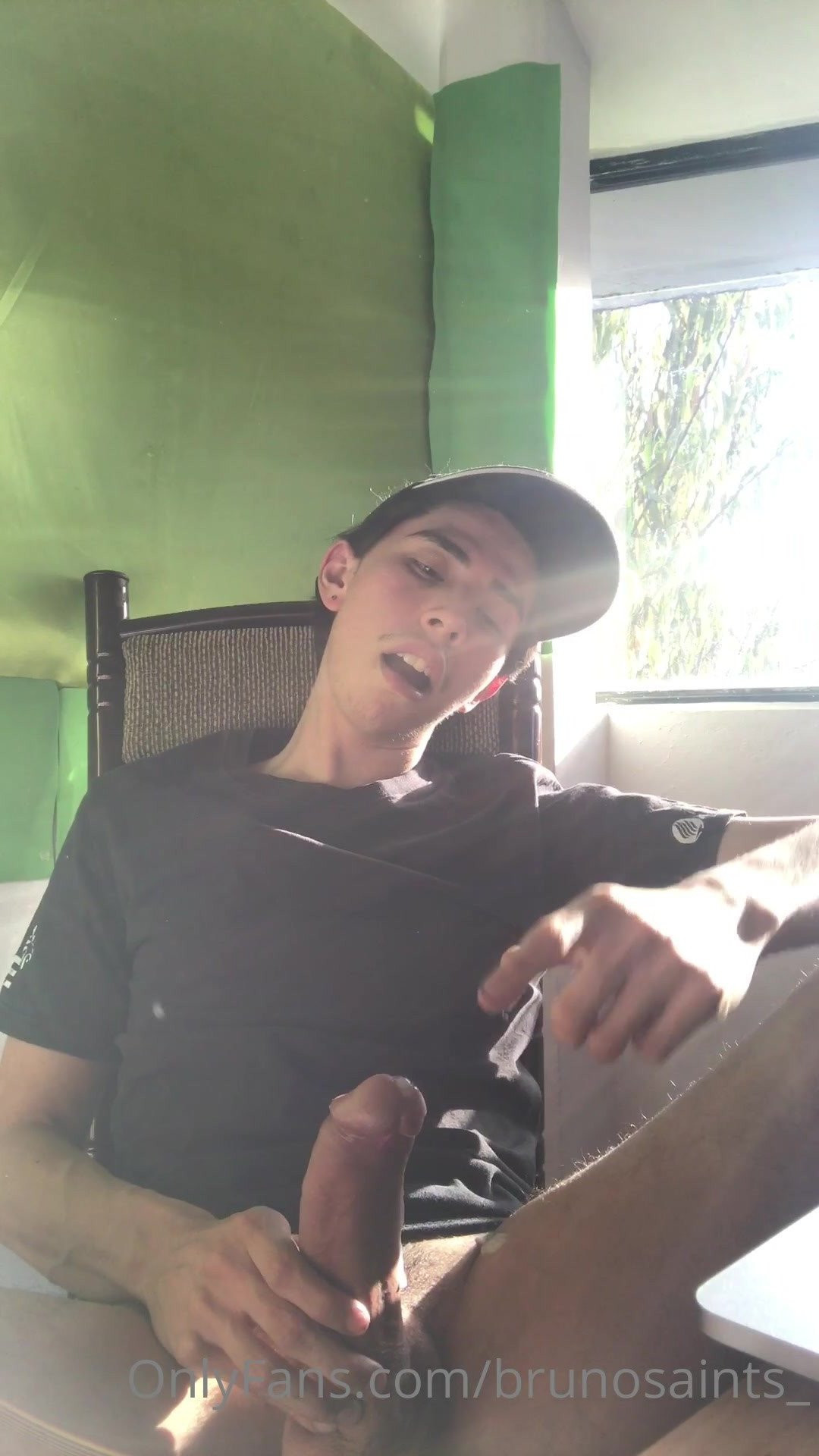 BIG BRUNO 🚀 [ brunosaints_ ] - Some days a girl just needs something in her mouth.... - ePornLeak