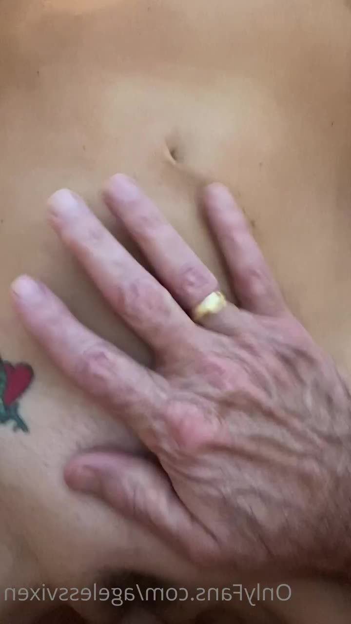 Ageless Vixen ™️ [ agelessvixen ] - The best clothes are hugs ... always and for everyone in size🤫🤗