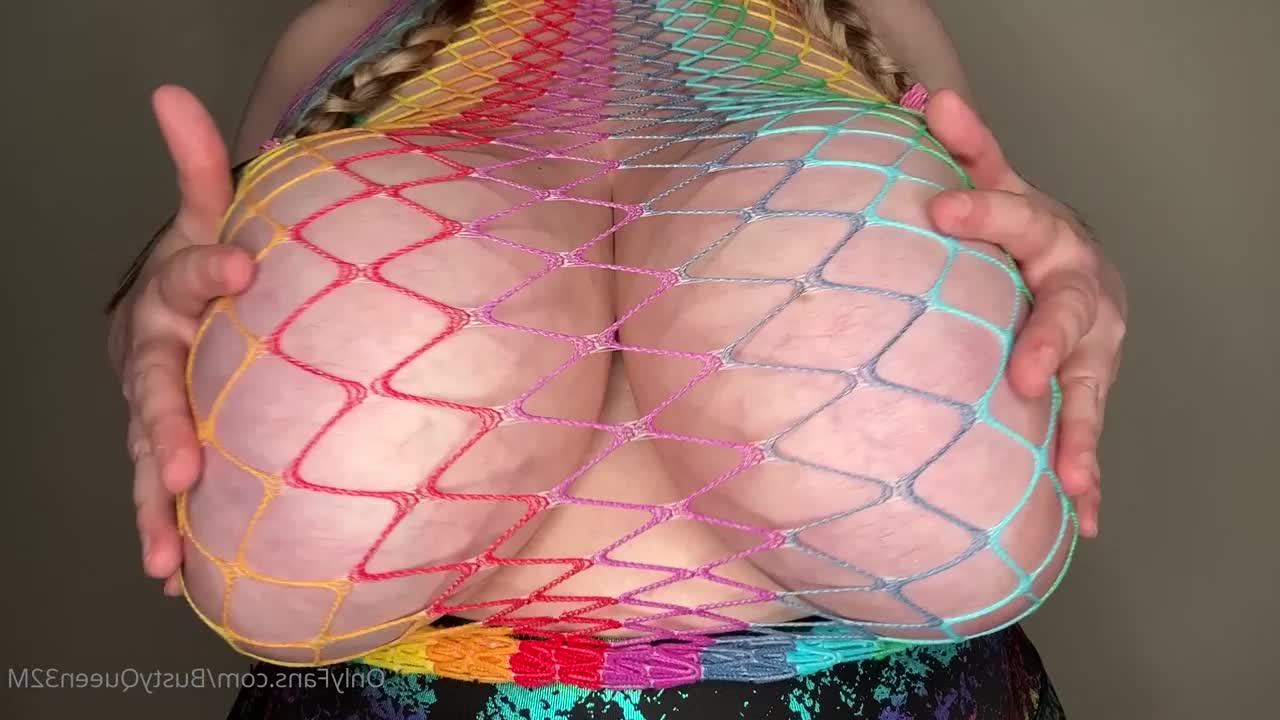 BustyQueen32M👑 [ bustyqueen32m ] - Wonderful good morning! Today its rainy over here and I enjoy it very