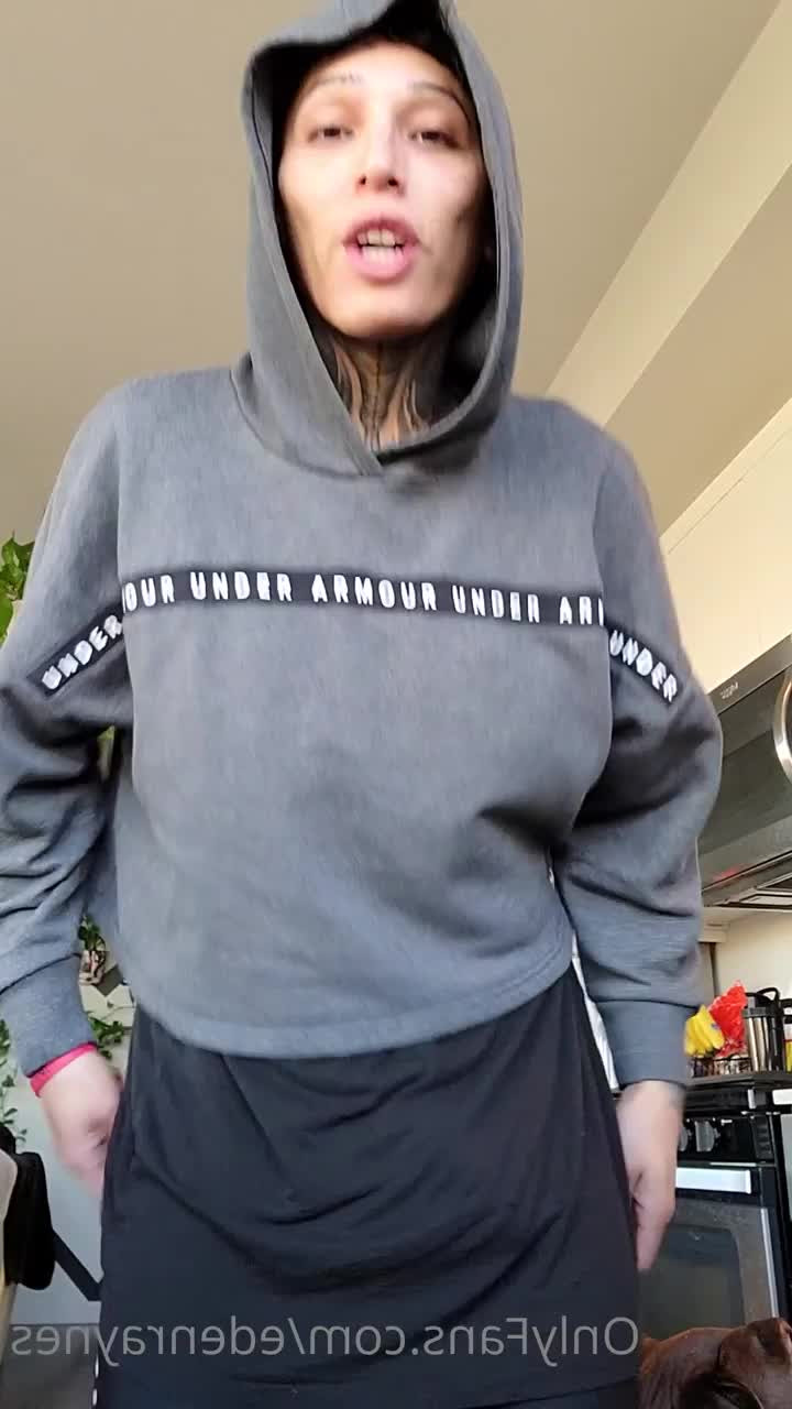 Eden Raynes [ edenraynes ] - Morning nipppss   goodmorning  nipples  nips  boobs  perkyboobs 