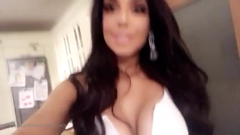 ChloeSalpaIrish [ chloesalpats ] - Morning boner - ePornLeak