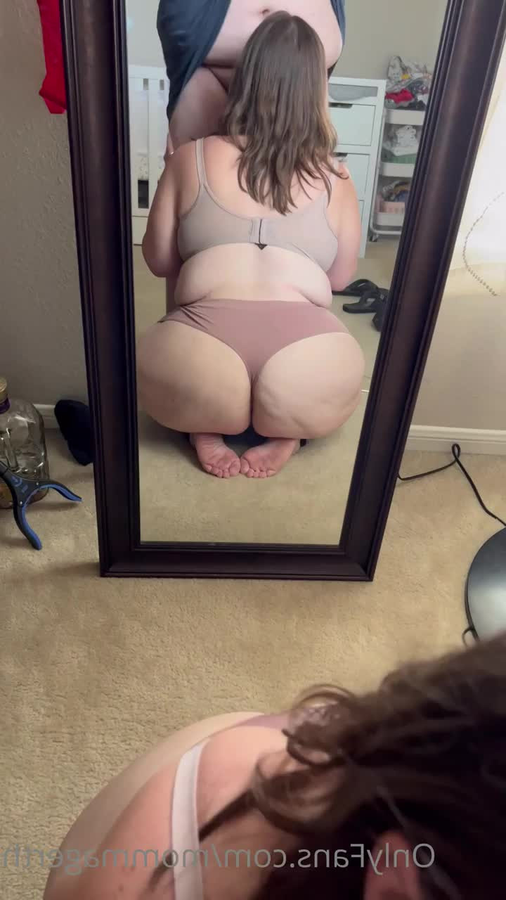 MommaGerth - Do you want some of this? 🍑