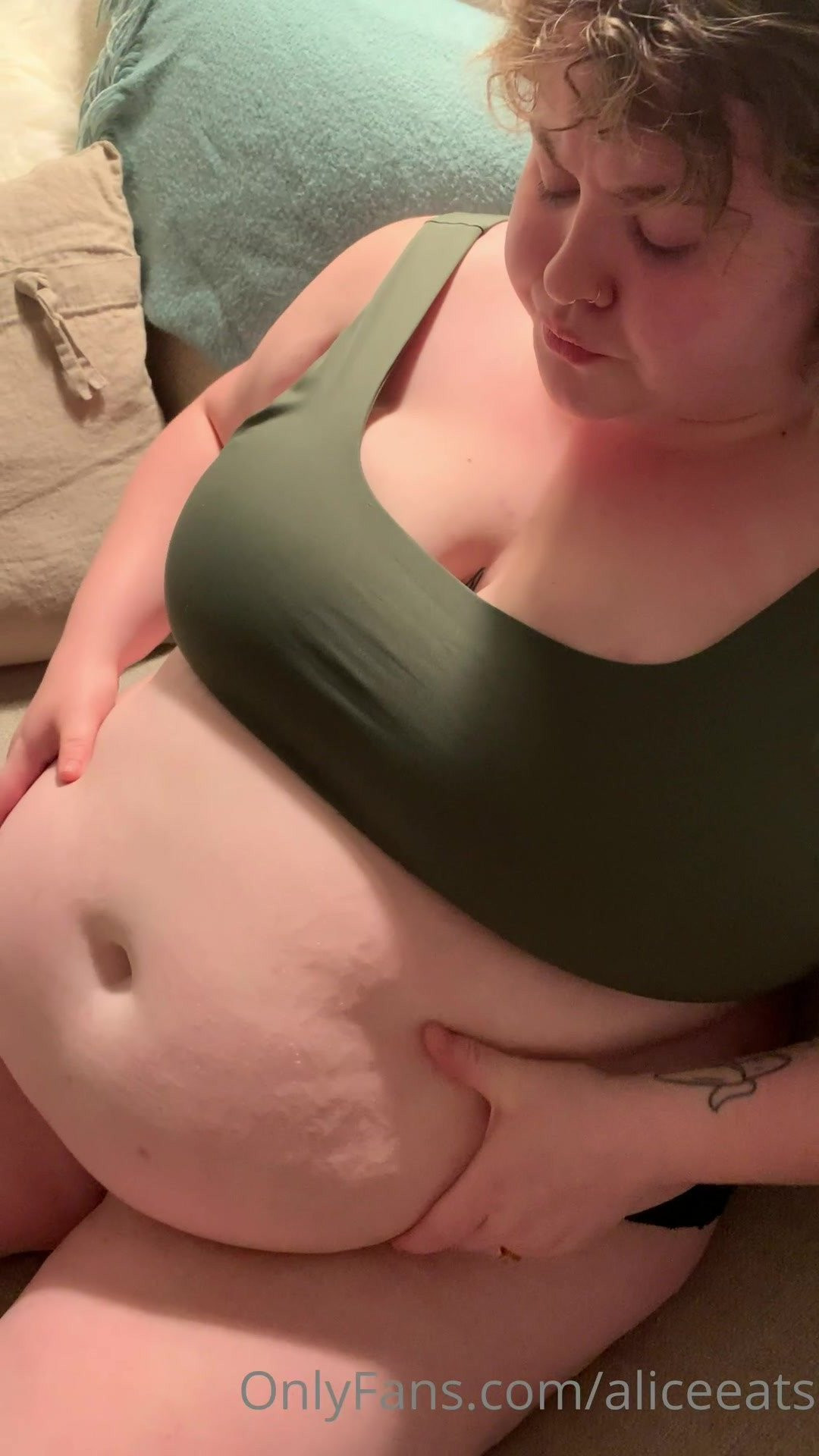 AliceEats - Aching to be touched…🥵