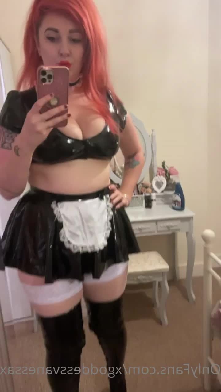 Vanessa 🇬🇧 JOI Queen 👑 [ xvanessavixenx ] - be honest  how long did you stare at this photo before scrolling