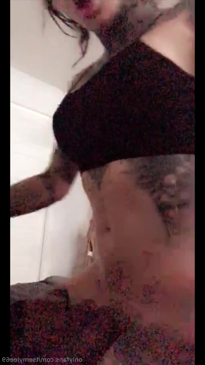 Emy Lee [ tsemylee69 ] - stare at mommy’s ass while you jerk and cum🍆💦 - ePornLeak