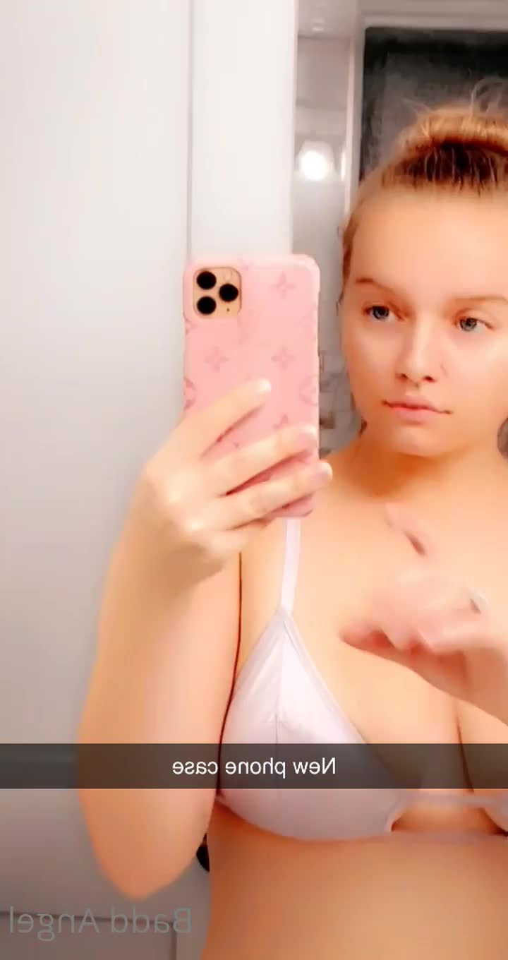 Badd Angel [ baddangel ] - Doesn’t my girly look good 🤤🥵@rubyrhodes69