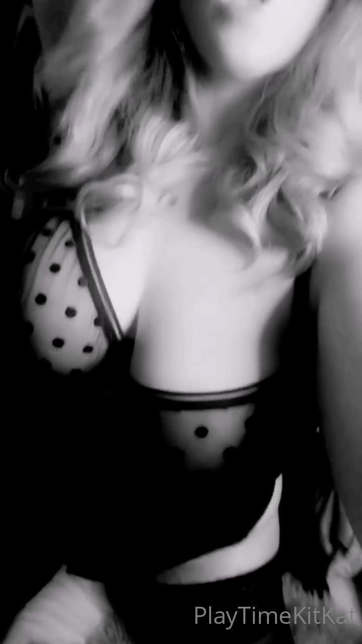 Huge Natural Boobs 36K BBW Curves [ the_kitty_amore ] - The feeling of fingertips on your skin