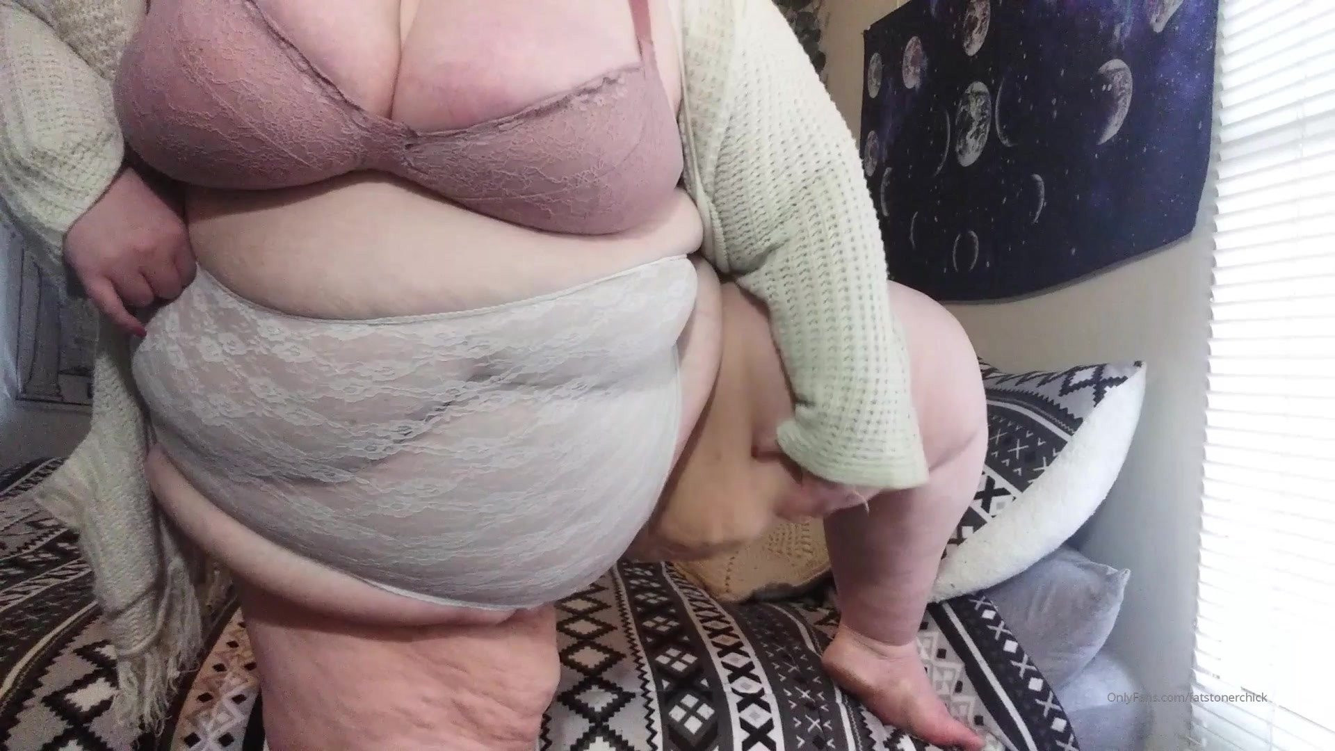 FatStonerChick(VIP🔥) [ fatstonerchick ] - Do you think my neighbor saw me  What would you do if you saw me