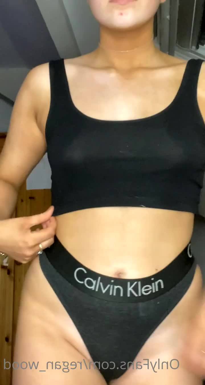 R🍒 [ ghostzgirl ] - Will you help me take off this jacket so you can get a better look at - ePornLeak