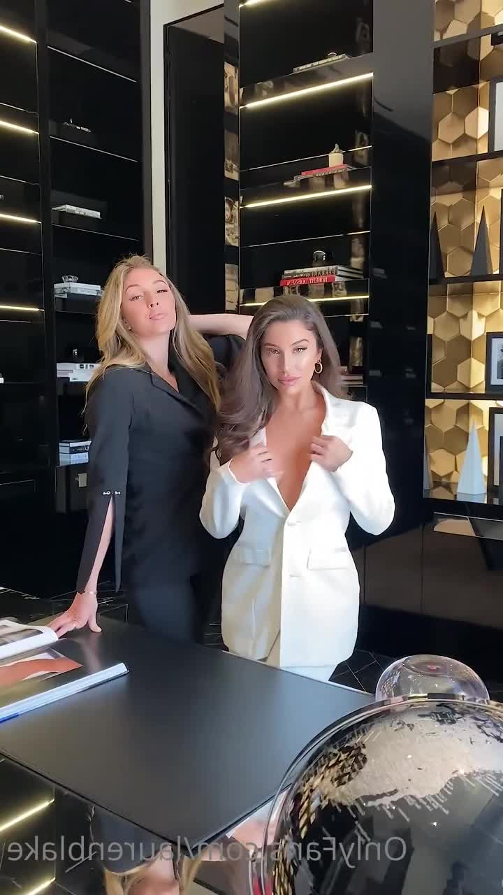 ❤️‍🔥LAUREN BLAKE [ laurenblake ] - Throw back to July and running around DC in these shorts  trying to