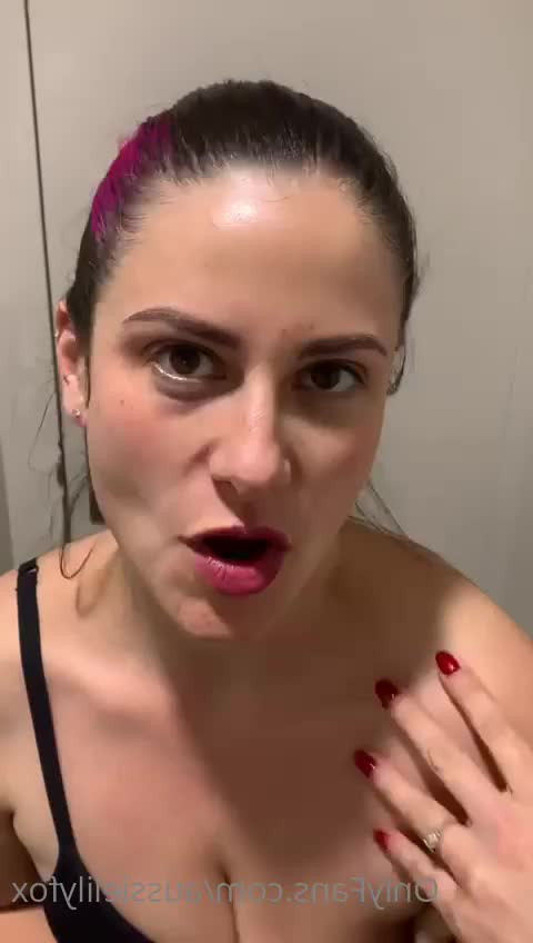 Aussie Lily Fox Perth [ aussielilyfox ] - farting a few times on a chair and leaving it stinking  would you