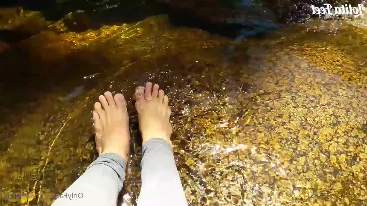 Lola [ thefeetoflola ] - You Want This Treatment 😍 🐕 🚶🏽‍♀️