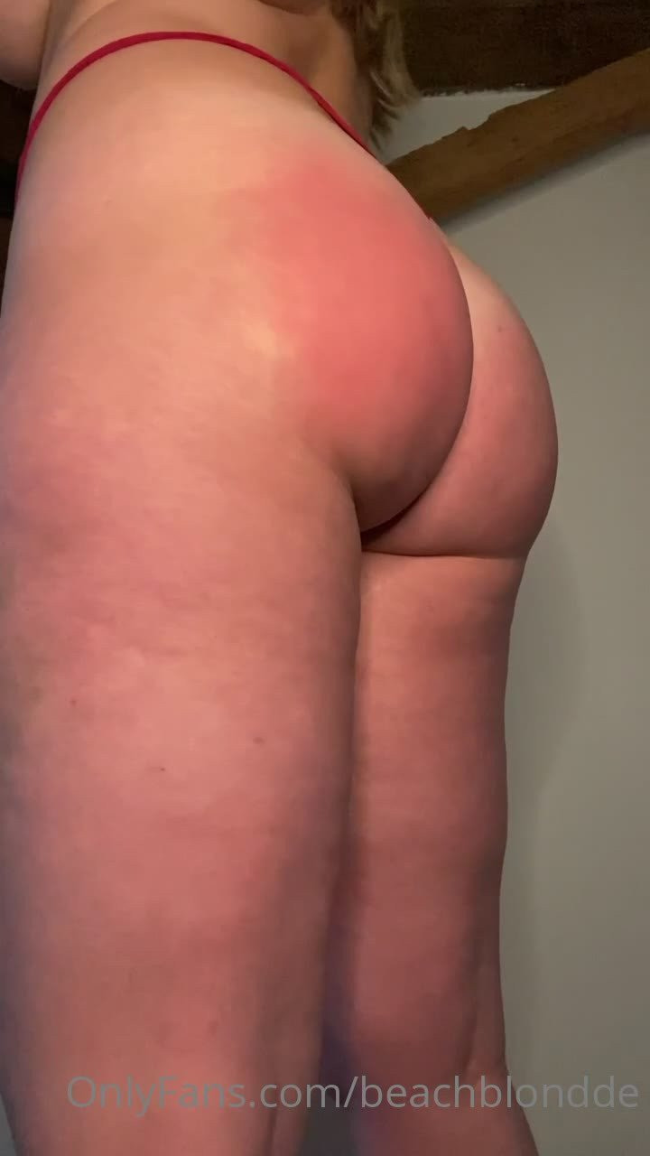 BeachBlonDDe - Mirror mirror on the wall… who’s the baddest of them all? 😈