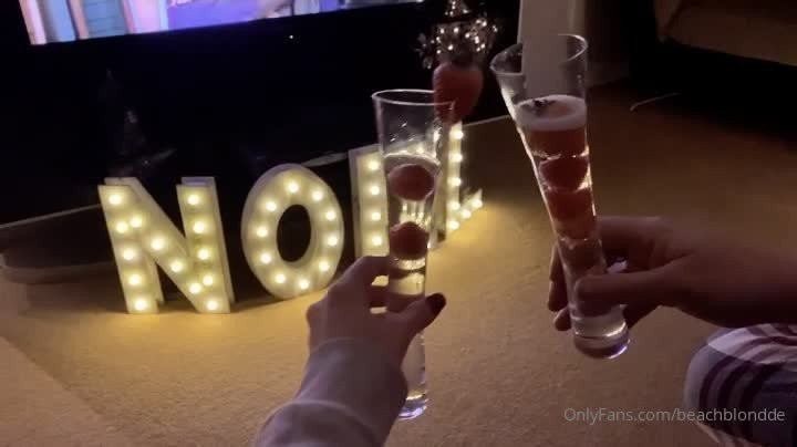 BeachBlonDDe - A couple snaps from today  I spent most the day shampooing the