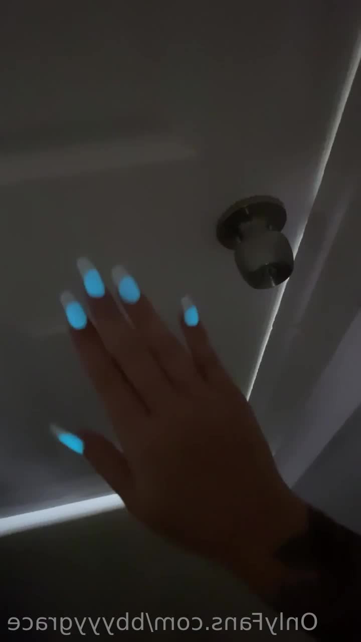 GG [ bbyyygrace ] - Pink Light 🔥