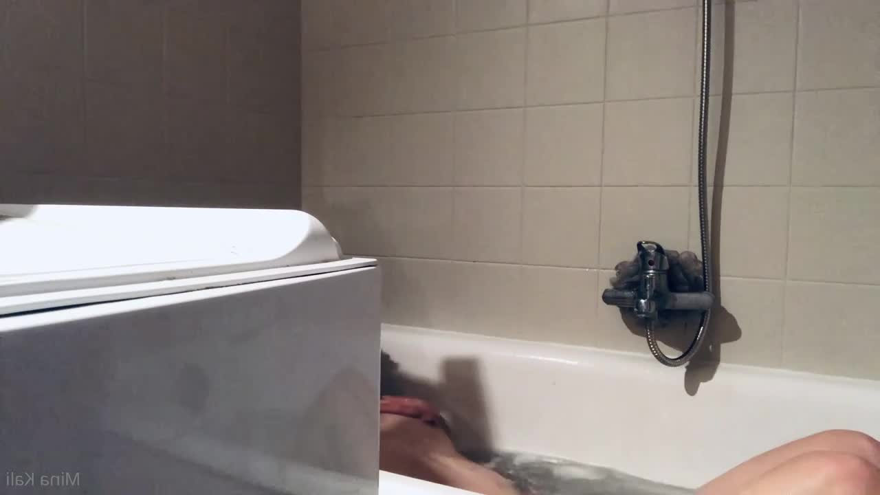 Mina Kali [ xminakali ] - A little dildo riding throwback on this fine morning  it s the lil