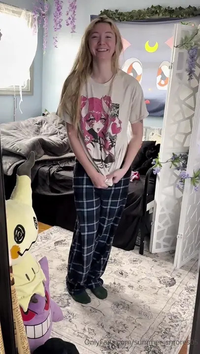 Summer Smores Tries On Her New Bras