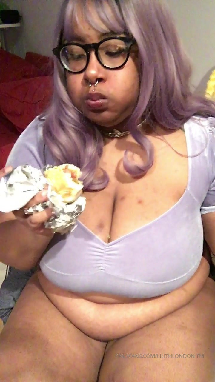 Lilith🖤 [ lilithisfat ] - I was gonna try to make a tiktok out of these clips but I’m not