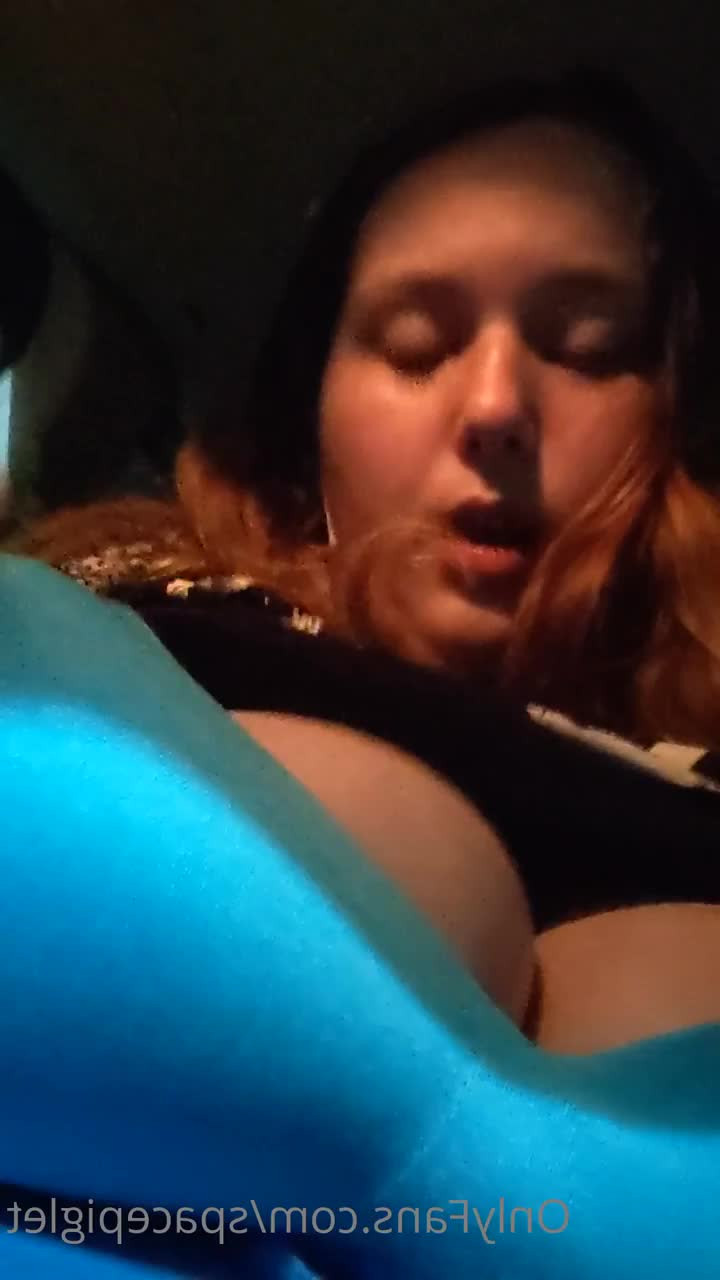NAMI 🧜‍♀️ [ nerdynami ] - Who s cumming with me