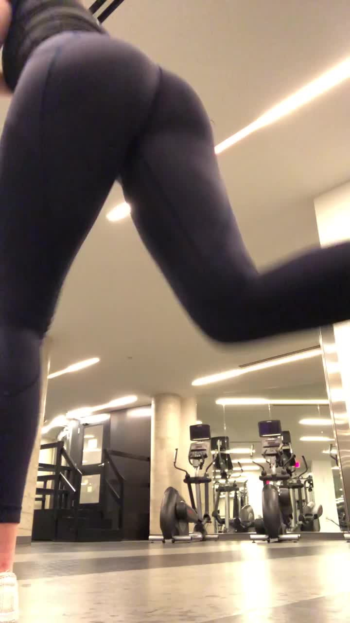 Anna 🍌 [ annabananas ] - Spank me
