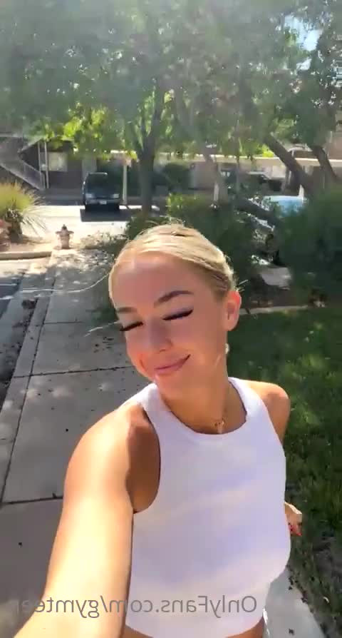 Cheer captain 📣 [ collegegirlteen ] - Watch me put my butt plug in for you. Then I ride your dick and we