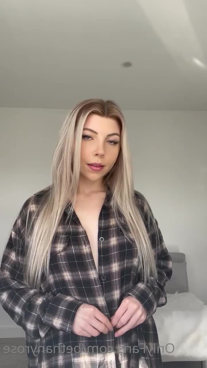 Bethany Rose 💕 [ bethanyrose ] - Little teaser of some magic I made last night with my fav - ePornLeak