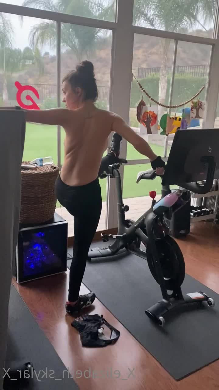 Elizabeth Skylar [ xelizabethskylarx ] - Si llegamos a la meta subo video con corrida en la cara pero  con