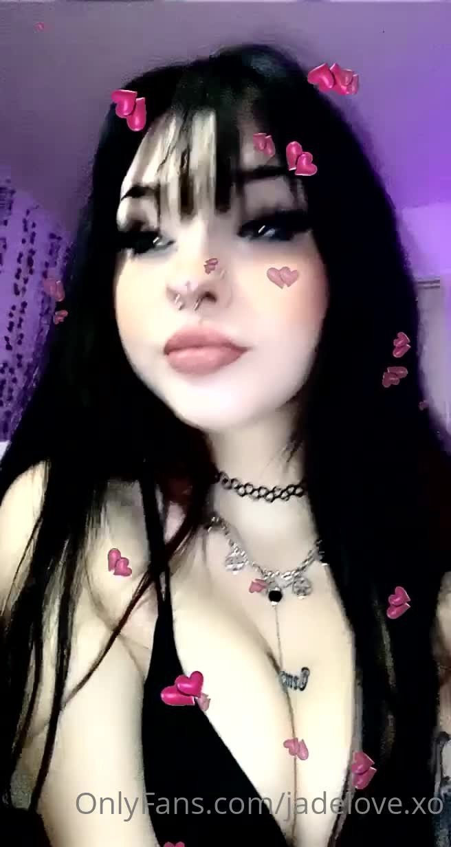 jade 💓 [ jadelove.xo ] - Kneeling behind My perfect ass is the best place for a loser like you