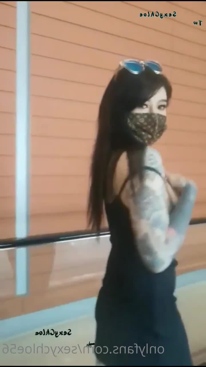 Sexy Chloe [ longmaocouple ] - What would we do if you were in bed with me right now 😈