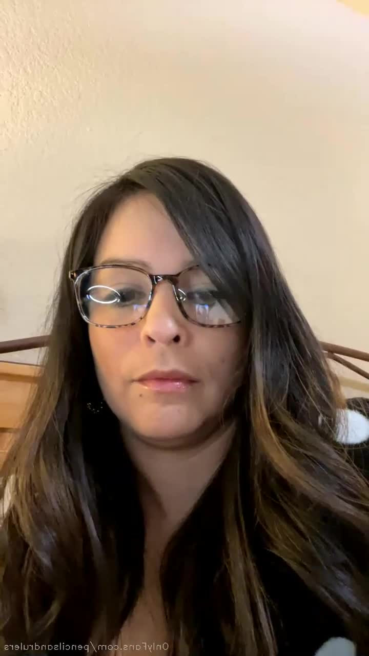 Debbie Martinez [ pencilsandrulers ] - Gotta get my pussy ready for my shoot today 😇